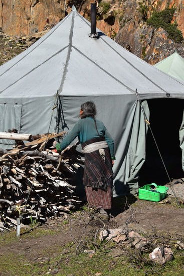 Nomadenzelte als Teehäuser am Phoksumdo-See