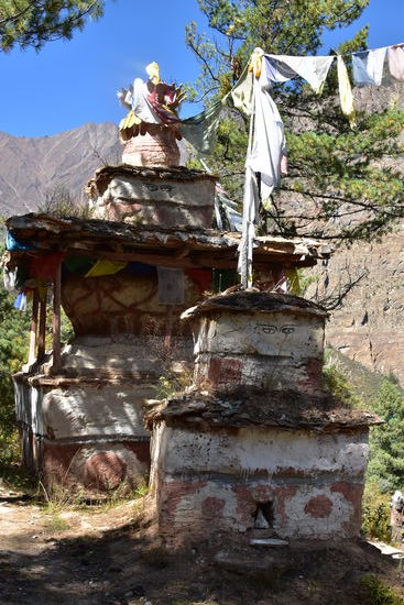 Chörte auf dem Weg zum Bön-Kloster