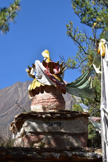 Chörte auf dem Weg zum Bön-Kloster