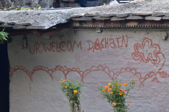 unser Lagerplatz im Garten einer Lodge in Kageni