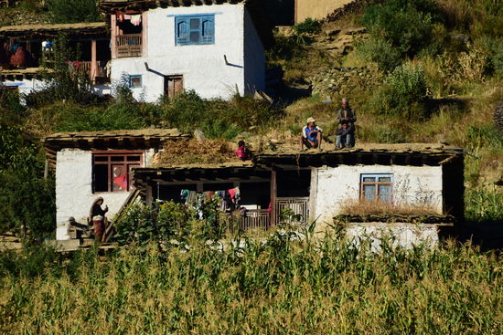 verkehrsgünstig gelegener Ort oberhalb der Startbahn