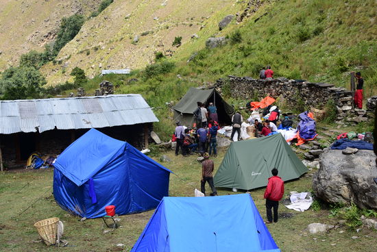 Küchenzelt und Essenszelt, Lagerleben