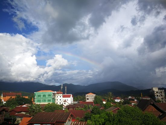 Blick vom Balkon auf die Karstberge