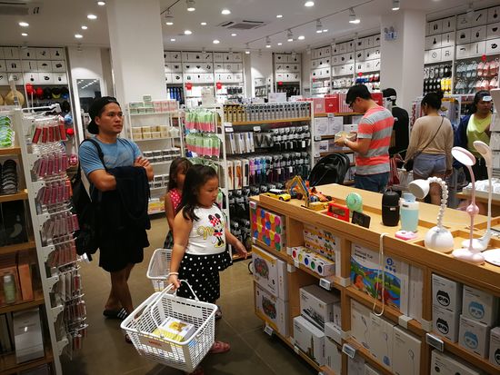 japanische Kette beim "modernen" Nachtmarkt