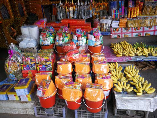 Tempelzubehör in der Nähe eines Tempels