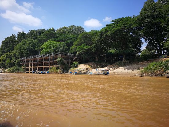 Verladerampe in Ban Hang Khon aus anderer Sicht