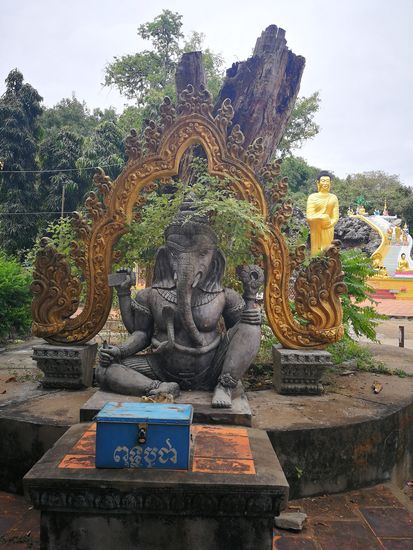 Tempel zwischen Phnom Bros uns Phom Srey; Ganesha