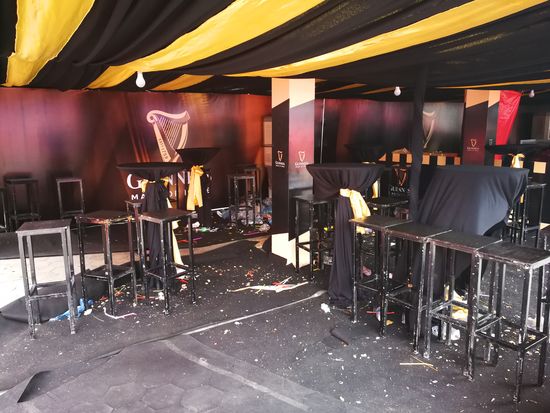 Nachwehen der Partynacht Water Festival