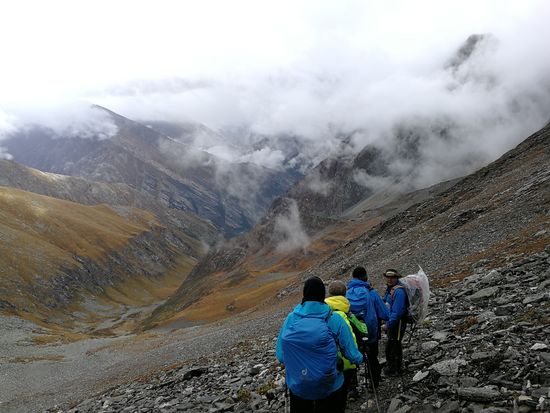 beim Abstieg hat sich der Nebel für einen kurzen Moment gelichtet