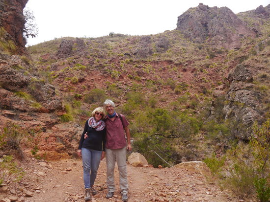 Glückliche und zufriedene Wanderer