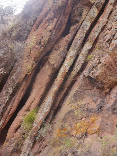 Steile Verwerfungen zeugen von den Kräften, die hier über Jahrmillionen wirkten
