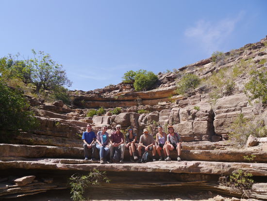 Unsere Wandergruppe im "Atrium" auf dem Weg in den Canyon