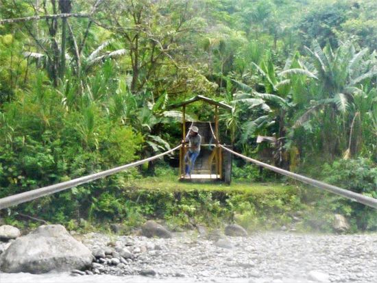 Den Parque Nacional Carrasco erreicht man über einen reißenden Fluß mittels dieser "Ziehbrücke".