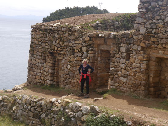 Im Süden der Insel vor dem Palacio del Inca