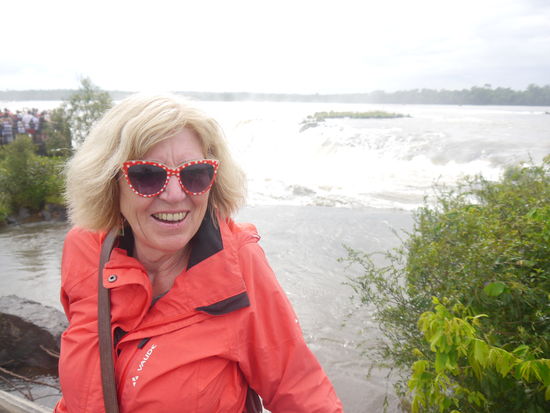 So nah an den Wasserfällen und zunächst noch trocken, später sah das anders aus.