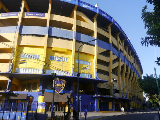 Das Stadion La Bombonera, mitten in der Stadt.