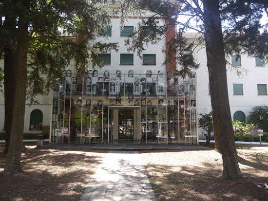 Der Eingang zum Museum auf dem ehemaligen Militärgelände.