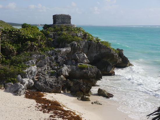Tulum, mit Sandstrand, früher war dieser auch zum Baden freigegeben.