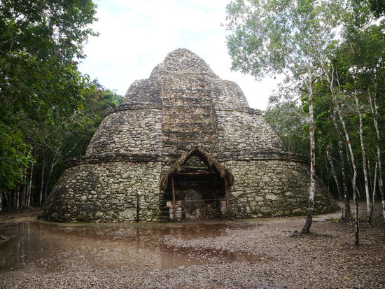 Cobá im Regenwald, mystisch, einsam gelegen.