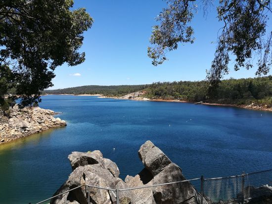 Die Sicht auf den Stausee Lake C.Y.O'Connor..
