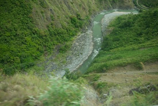 Der Ausblick während der Bustour war spektakulär, allerdings nichst für Leute mit Höhenangst ! Das Foto habe ich während der Busfahrt aus dem Fenster gemacht !