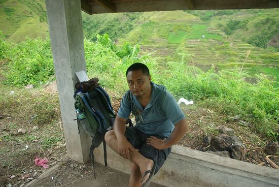 Unser Guide Pike an der Station der Seinbahn, wo wir eine kleine Pause einlegten