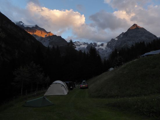 Campingplatz unterhalb der Passhöhe des Stilfserjochs (mein Zelt ist das kleine grüne)