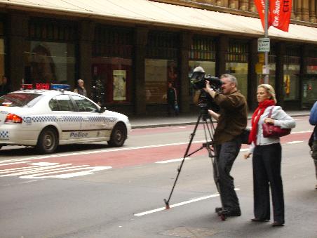 Das Kamerateam filmt die Demo