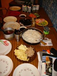 Am Dienstag hat Ko, ein verrueckter, sympathischer Japaner,fuer uns gekocht; es gab Sushi