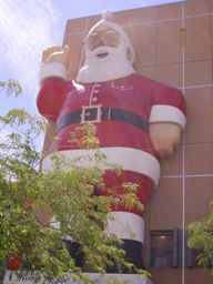 Koennten die dem Weihnachtsmann nicht den Bart abrasieren, damit ihm nicht zu warm wird?!