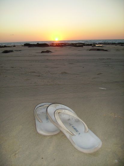 Sonnenuntergang am Cable Beach mit meinen ausgelatschten Flip-Flops...!