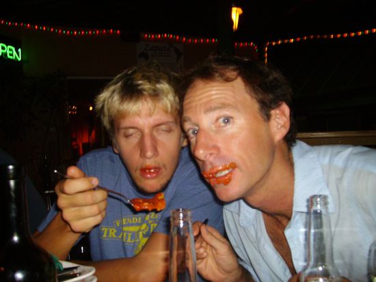 Jimmy &amp; Vaughan: 
Jimmy war Nightmanager im Hostel, d.h. er musste abends fuer Ruhe sorgen, wenn zu viel Laerm gemacht wurde. Vaughan ist der Besitzer des Hostels.
Da Jimmy wieder zurueck nach Hause (Schweden) musste, gabs natuerlich eine Abschiedsfete...auf der ist das Bild entstanden...!