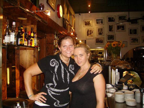 Cassie &amp; ich hinter der Coffeebar