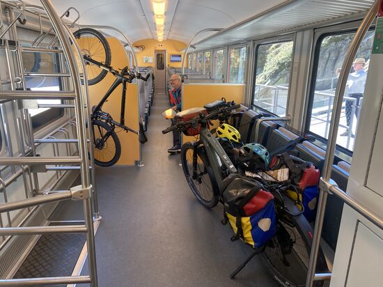 In der Matterhorn Gotthard Bahn nach Andermatt
