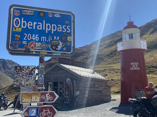 Angelangt am Oberalppass vor dem Infocenter Rheinquelle