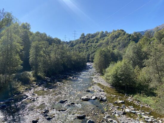 Der Rhein nur wenige Kilometer nach der Quelle