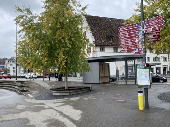 Schweizer Radwegweisung in Schaffhausen mit dem EuroVelo-Logo