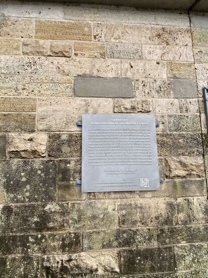 Die Gedenktafel an die "Kriegsverbrechen an vier alliierten Fliegern" auf der Gemarkungsfläche der Gemeinde Bad Bellingen. Diese wurden am 07. Oktober 1944 völkerrechtswidrig getötet.