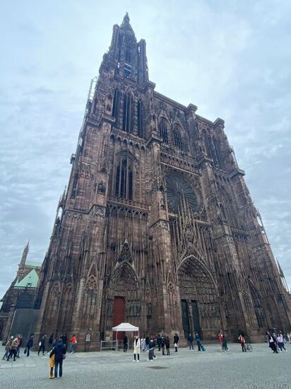 Ein weiteres Mal vor der Westfassade des Münsters - allerdings in einem anderen Café.