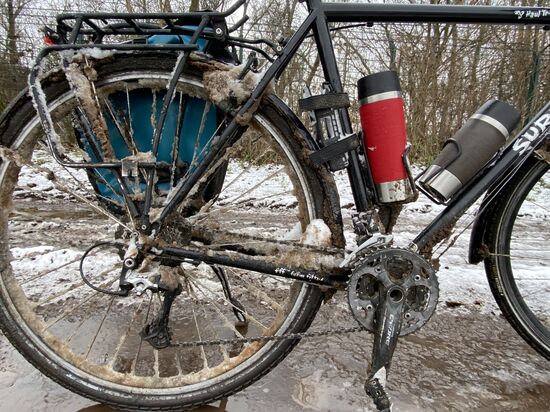 Nach zwei harmlosen Stürzen macht mir letztlich mein Fahrrad klar, dass es Zeit für eine frühzeitige Terminierung der Tour ist: Übernachtung also in Mainz statt in Boppard.