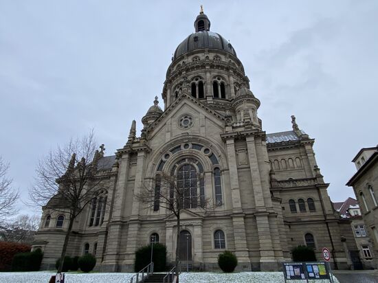 Der Blick auf die evangelische Christuskirche von Südosten.