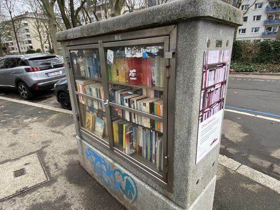 Eine "offene Bibliothek" am Feldbergplatz.