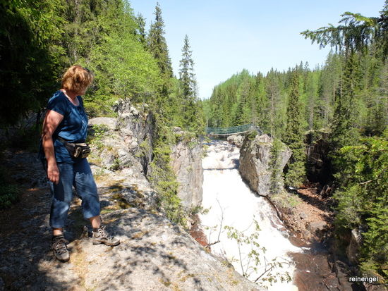 Unser erster größere Wasserfall, nach langer Anfahrt über holprige Schotterpiste und abenteuerlichem Pfad entdeckt, abseits der E45.