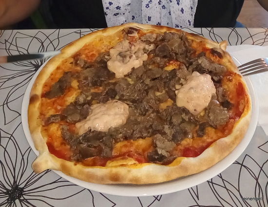 Beim Arctic-Camp in Jokkmokk gibt heute Rentierpizza. Sieht nicht schlecht aus und schmeckt auch gut.