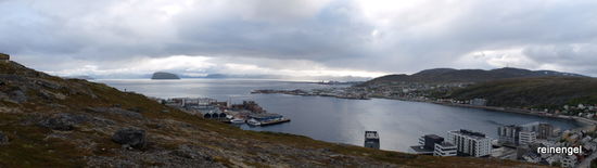 Grandioser Blick über die Bucht und den Hafen von Hammerfest, der nördlichsten Stadt! (z.Zt. ca. 7.000 Einwohner) Europas.