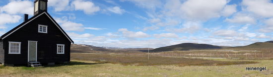 Einsame Kirche an der E 6, die uns wieder Richtung Süden führt.