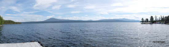 Der riesige Fermundsee (Norwegens drittgrößter Binnensee) von Jonasvollen aus gesehen. Im Hintergrund Blickrichtung Osten der entsprechende Nationalpark und dahinter beginnt Schweden.