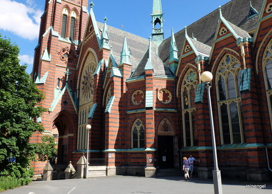 Die wunderschöne spätgotische Oscar-Fredriks-Kirche außen