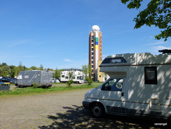 Vor dem Absprung nach Schweden Übernachtung beim langen Warnemünder Strand, direkt unterm Turm der Jugendherberge.
