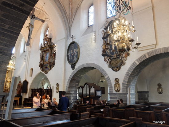 In der dortigen Kirche ist heute abend ein Konzert, wir stören bei der Probe kaum.